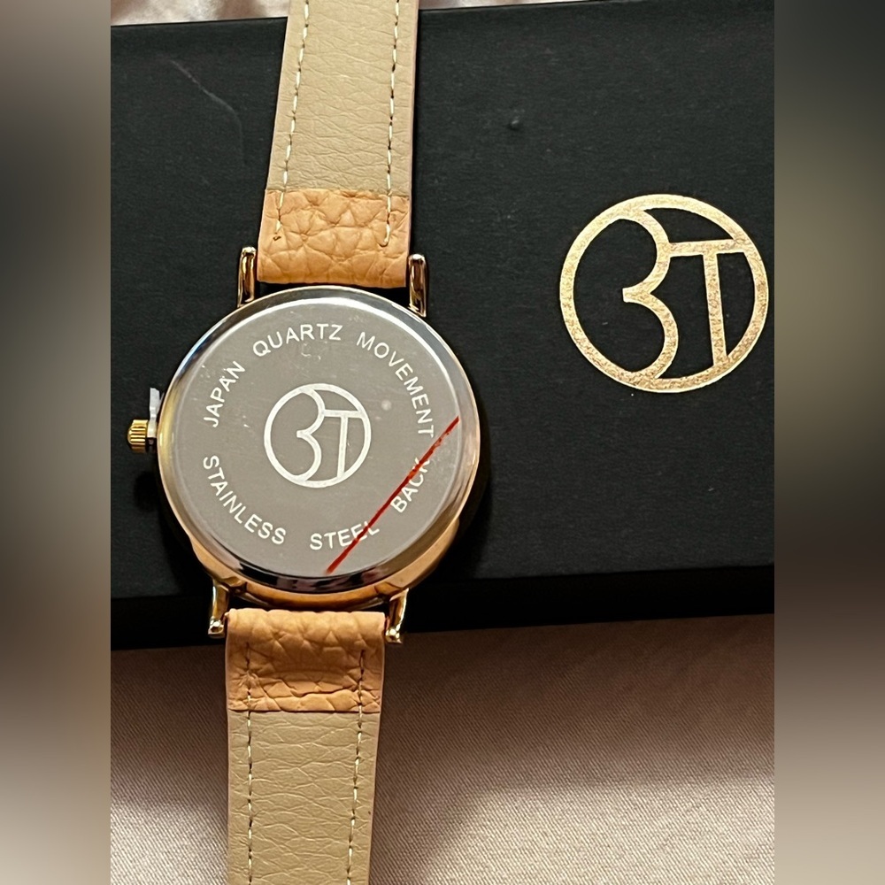 3T/Women’s Elegant Black and Gold Quartz Watch Roman Numerals - Picture 3 of 3